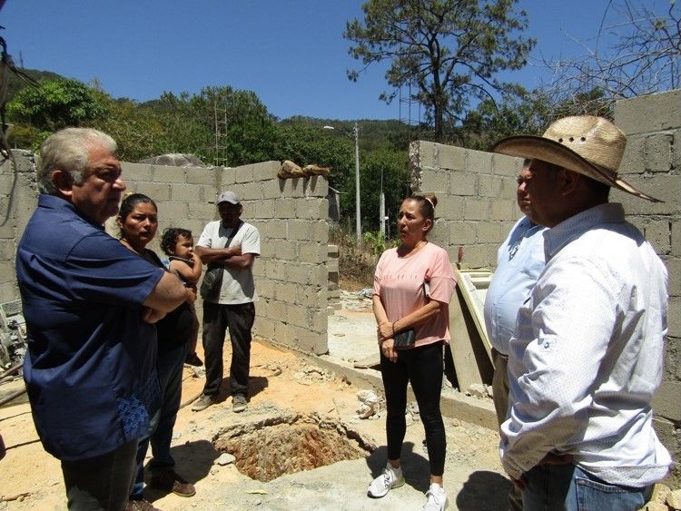 VIVIENDAS AUTOCONSTRUIDAS EN EL COLUMPIO.